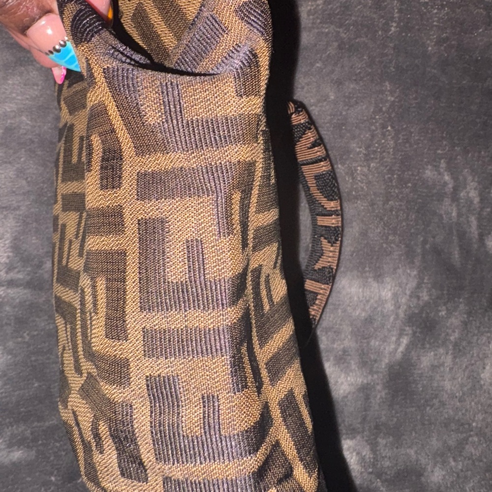 Authentic Fendi Black and Brown Logo Tote. COA included - Picture 3 of 12